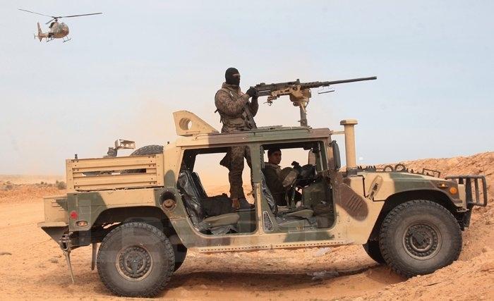 على طول الحدود التونسية الليبية، كيف يحمي الجيش الوطني البلاد من الإرهاب والتهريب ( فيديو )
