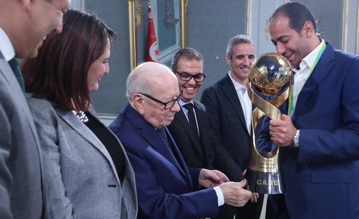 قايد السبسي يكرم المنتخب التونسي لكرة اليد بطل إفريقيا 