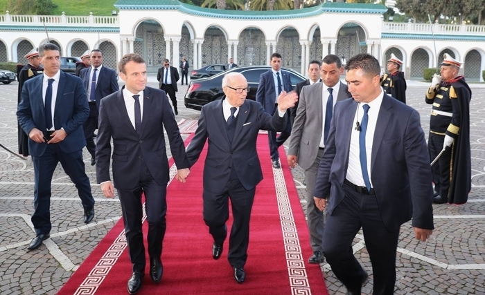 إيمانوال ماكرون يشرع في أوّل زيارة دولة له لتونس
