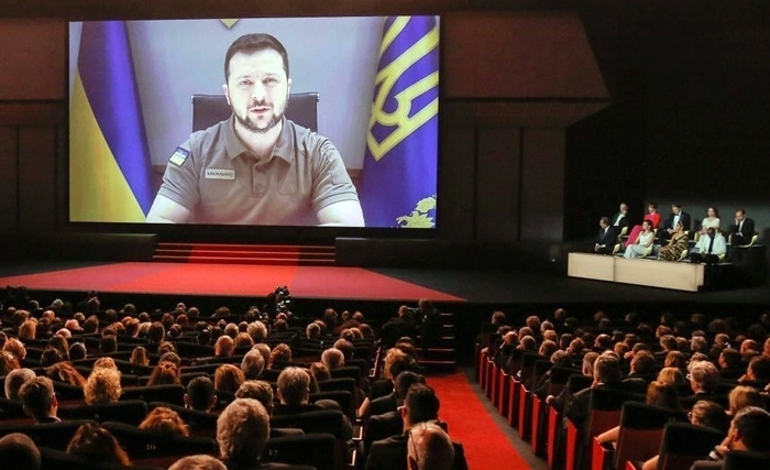 الرئيس الأوكراني فولوديمير زيلينسكي ومهرجان كان السينمائي