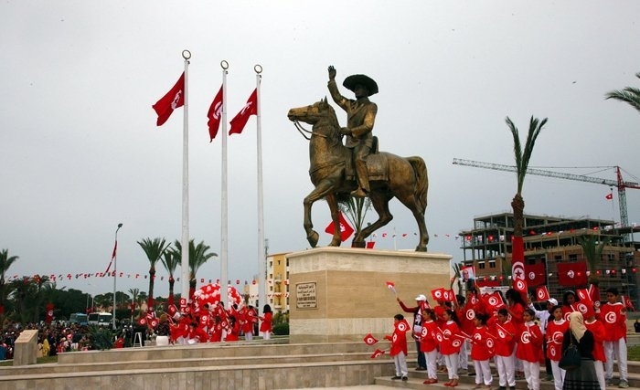 تونس على المستويين الرسمي والشعبي تحيي الذكرى السادسة عشرة لوفاة بورقيبة
