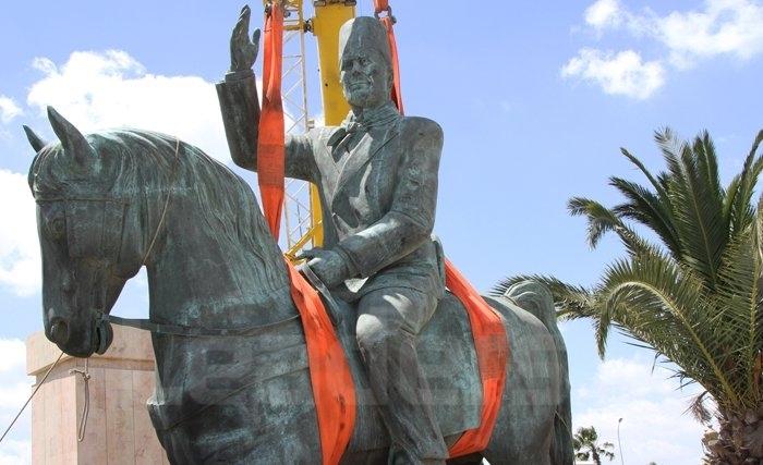 تمثال بورقيبة يعود من حلق الوادي إلى العاصمة (ألبوم صور)