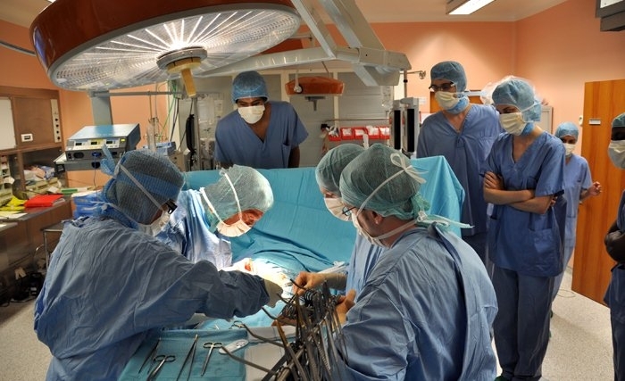 لأول مرة في تونس: عمليات مزدوجة  لأخذ وزرع كلية وكبد لمريض بمستشفى سهلول بسوسة