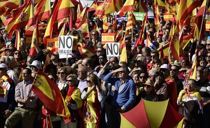 المحكمة الدستورية في إسبانيا تقضي بإلغاء استقلال كاتالونيا