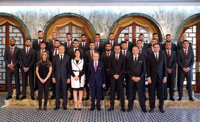 لاعبو المنتخب التونسي لكرة القدم في قصر قرطاج قبل السفر إلى روسيا 