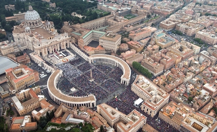 عز الدّين عناية: حاضرة الفاتيكان والإعلام الديني