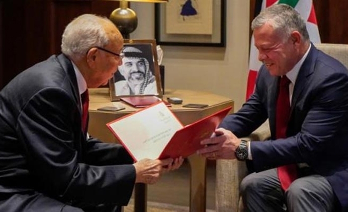 الأزهر القروي الشابّي يسلم ملك الأردن دعوة للمشاركة في قمة تونس 