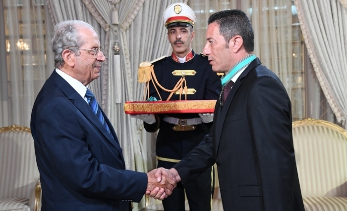 الرئيس محمّد الناصر يمنح الصّنف الثاني من وسام الجمهوريّة لثلة من الإطارات العليا من قوات الأمن الداخلي