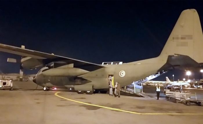 طائرة عسكرية تجلي مواطنين تونسيين من انقلترا
