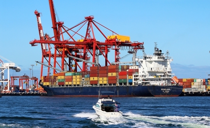 تنظيم خطّ بحري مباشر بين ميناء صفاقس وميناء طرابلس