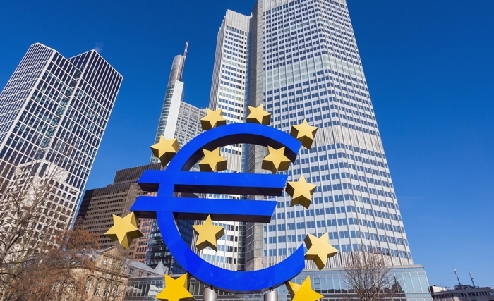 توقعات باستمرار الأوضاع المالية المشددةفي الولايات المتحدة ومنطقة اليورو 