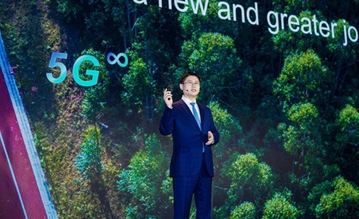 نائب رئيس هواوي يدعو إلى تعزيز الأعمال الناجحة لشبكات الجيل الخامس وتبني حلول شبكات 5.5G الجديدة