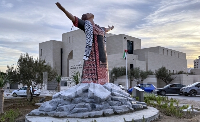 تمثال شامخ للمرأة الفلسطينية المناضلة يتوسط الحي العمراني الشمالي بتونس
