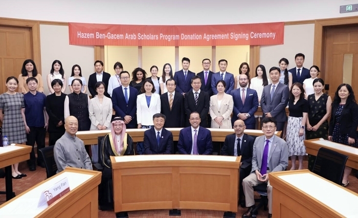 إطلاق أول منحة دراسية لفائدة الطلبة العرب في جامعة تسينغهوا في الصين إطلاق أول منحة دراسية لفائدة الطلبة العرب في جامعة تسينغهوا في الصين