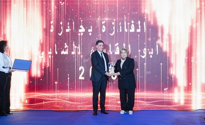 جائزة أبو القاسم الشابي للبنك التونسي تبوح بنتائجها: تتويج كاميليا عبد الفتاح من مصر والجائزة التقديرية لعالم الاجتماع الطاهر لبيب 