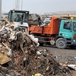 تونس: وهل ينقص البلادَ الغارقة في الزبالة إلا الاحتفال بيوم البيئة؟