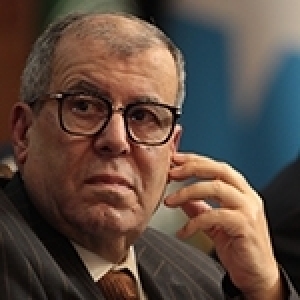 الميديا العربية بين الهيمنة الرقمية وسؤال المعنى : قراءة فكرية في كتاب عبد الحفيظ الهرڤام