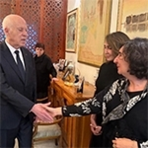 رئيس الجمهورية قيس سعيد يؤدي واجب العزاء لعائلة الراحل الصادق بلعيد