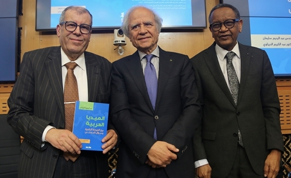 الميديا العربية بين الهيمنة الرقمية وسؤال المعنى : قراءة فكرية في كتاب عبد الحفيظ الهرڤام