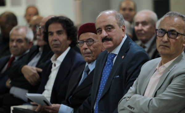 في حوار شيق، تقديم كتاب مذكرات السفير محمد جنيفان (ألبوم صور)